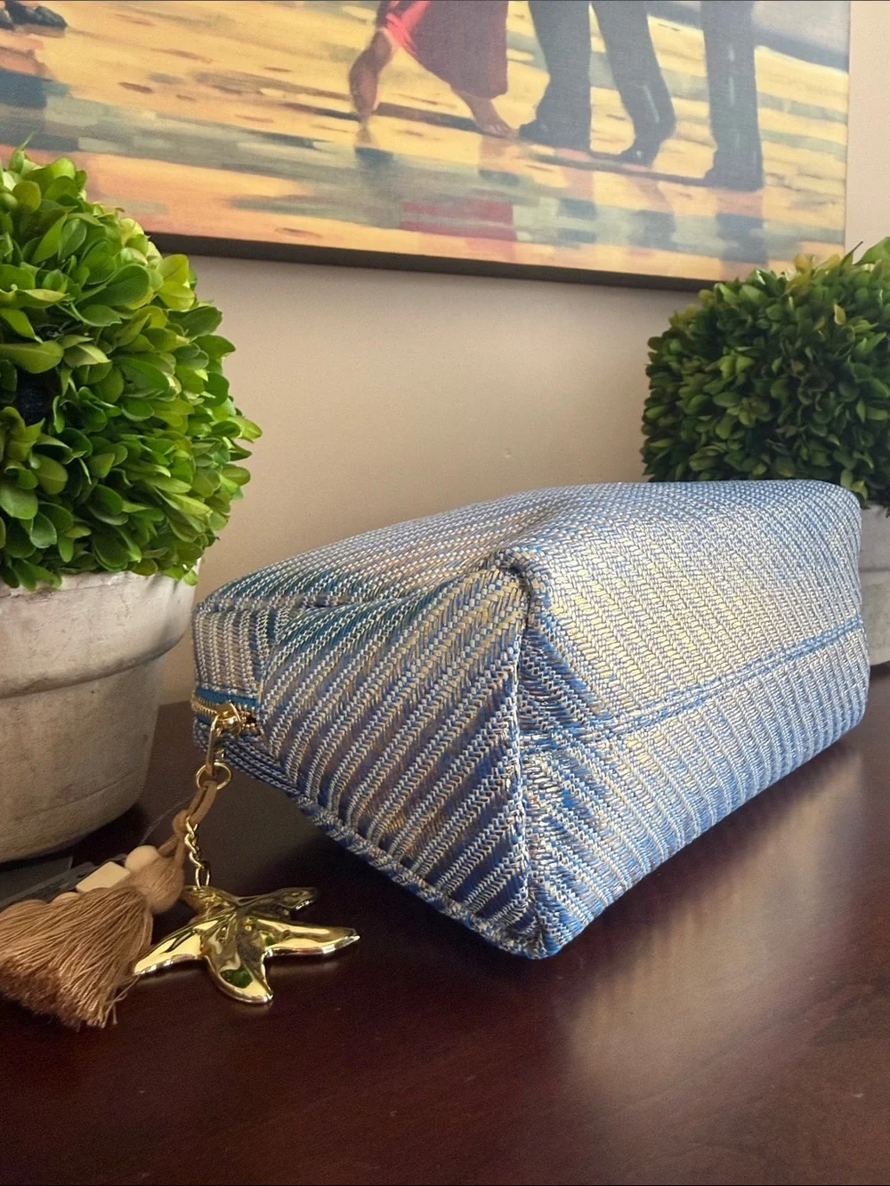 VINCE CAMUTO 💄IRIDESCENT BLUE COSMETIC BAG💄 WITH TASSEL CHARMS 🌟NWT🌟